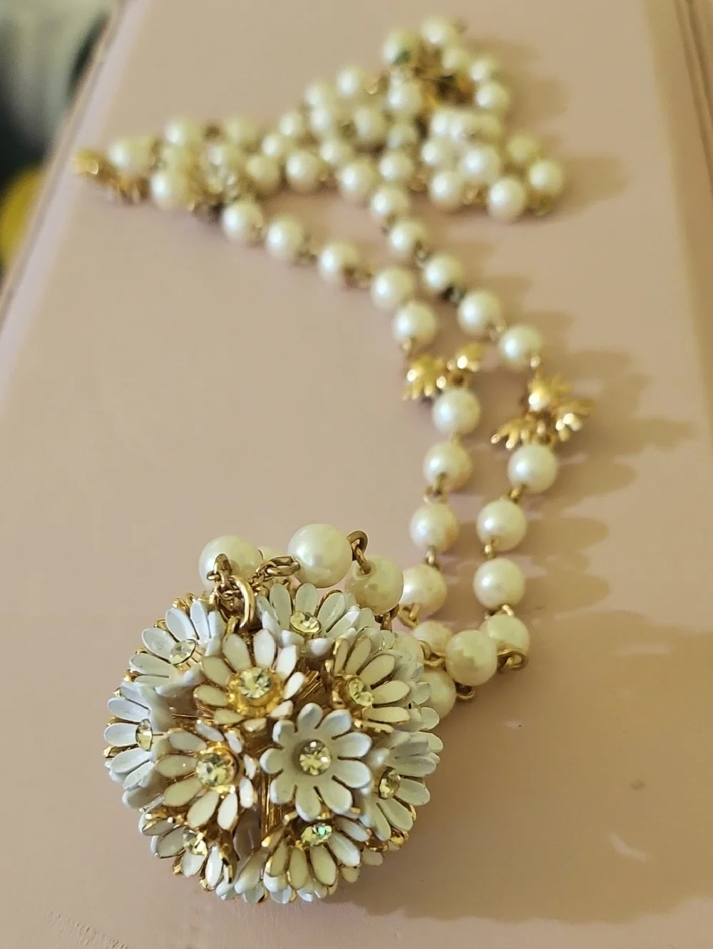 kate spade Gold and Cream Floral Cluster Pendant Necklace. Vintage - Picture 2 of 3